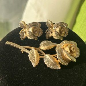 ❤️❤️ ROSE Brushed Gold 3-D Flower Rhinestone Brooch Earrings SET